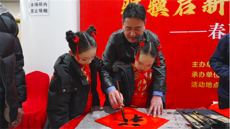 1771068426313558.jpg 睢寧春晚:鄉音一響年味滿1210.jpg