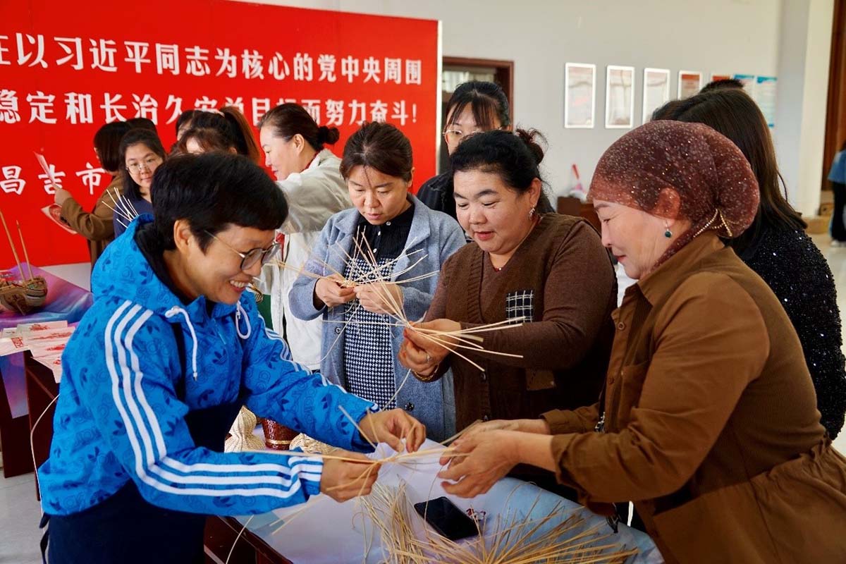 1705973881758280.jpg 福建省唯一——“泉昌情深?多彩非遺”非遺展入選文化和旅游部“春雨工程”優秀項目2.jpg