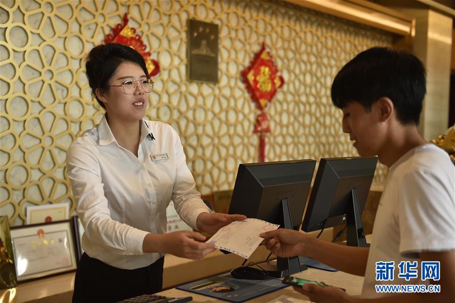 (新華全媒頭條·走向我們的小康生活·圖文互動)(5)我們村里的年輕人——賈家莊追求美好生活的“動力源泉”